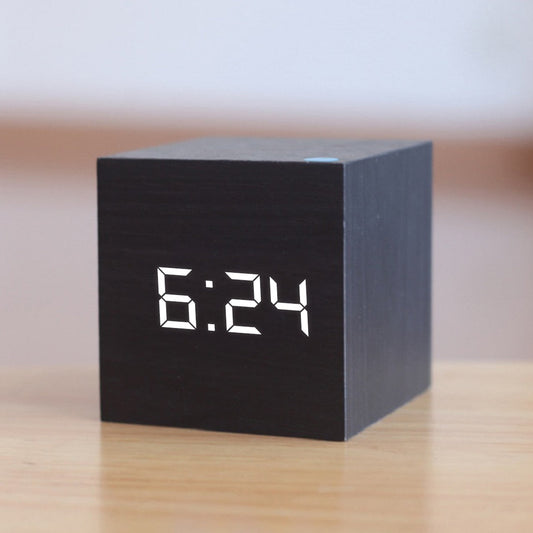 Cyfrowy Budzik LED Z Oświetleniem – Nowoczesne Funkcje i Kompaktowy Design 0