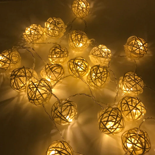 Rattanowe Lampki Kuleczki LED – Naturalny Urok i Nowoczesność 0