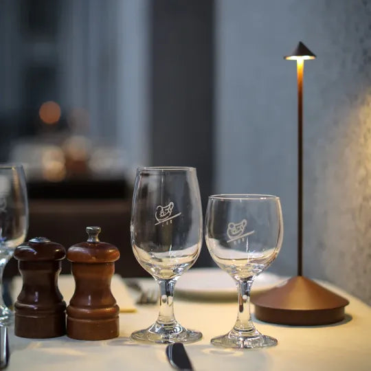 ClarityGlow Bezprzewodowa Lampa Stołowa LED – Nowoczesny Design do Wnętrz 2