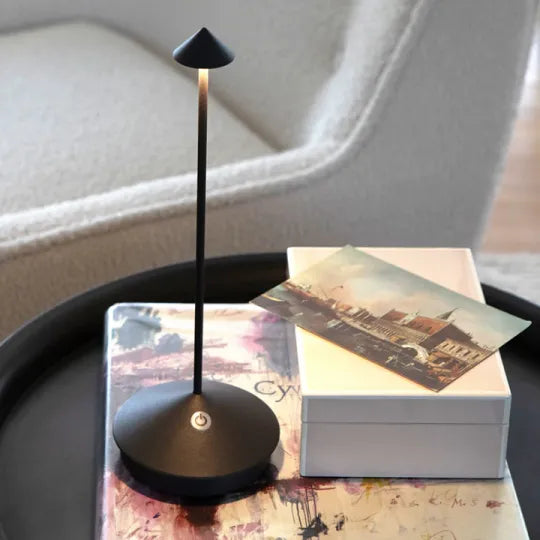 ClarityGlow Bezprzewodowa Lampa Stołowa LED – Nowoczesny Design do Wnętrz 6