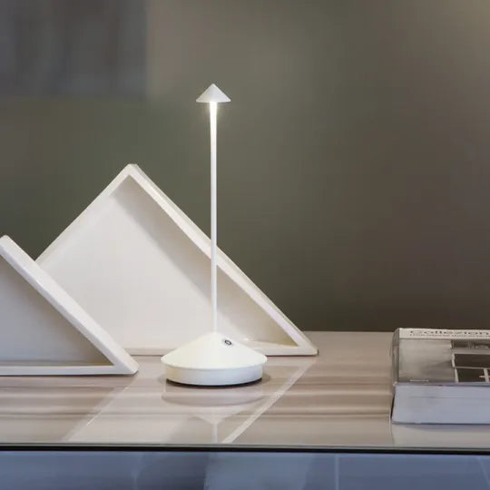 ClarityGlow Bezprzewodowa Lampa Stołowa LED – Nowoczesny Design do Wnętrz 7