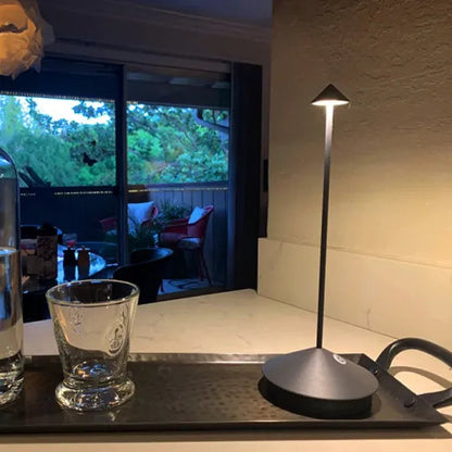 ClarityGlow Bezprzewodowa Lampa Stołowa LED – Nowoczesny Design do Wnętrz 8