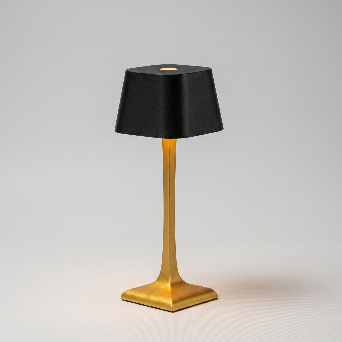 Elegancka Aluminiowa Lampa Stołowa Bezprzewodowa – Idealna na Romantyczne Wieczory 1