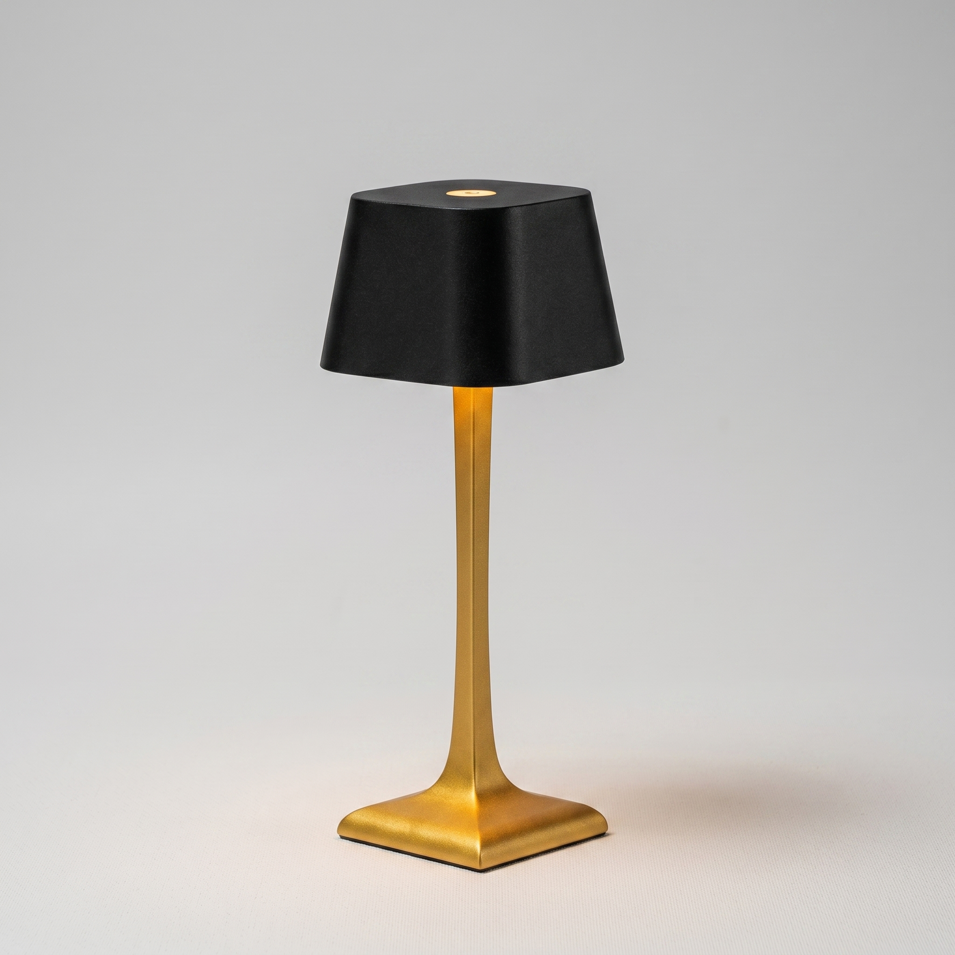 Elegancka Aluminiowa Lampa Stołowa Bezprzewodowa – Idealna na Romantyczne Wieczory 1