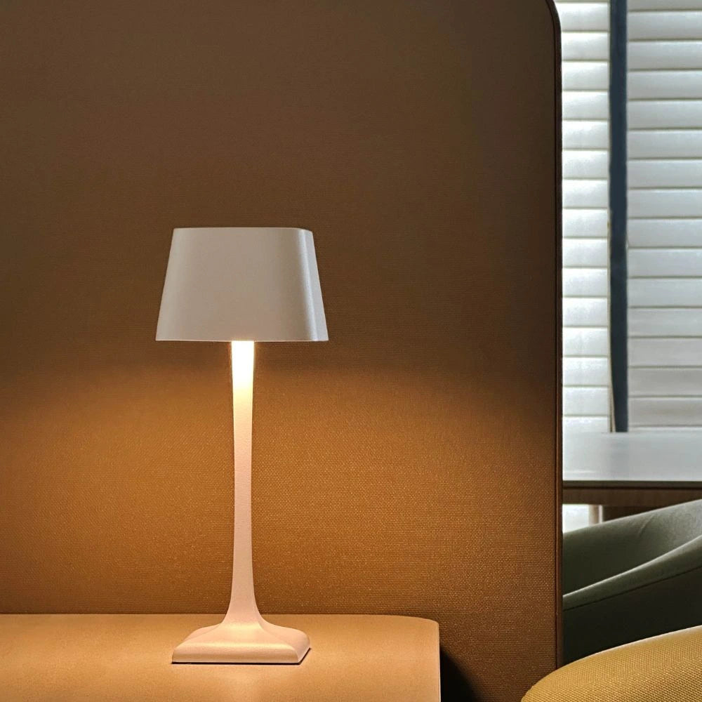 Elegancka Aluminiowa Lampa Stołowa Bezprzewodowa – Idealna na Romantyczne Wieczory 6