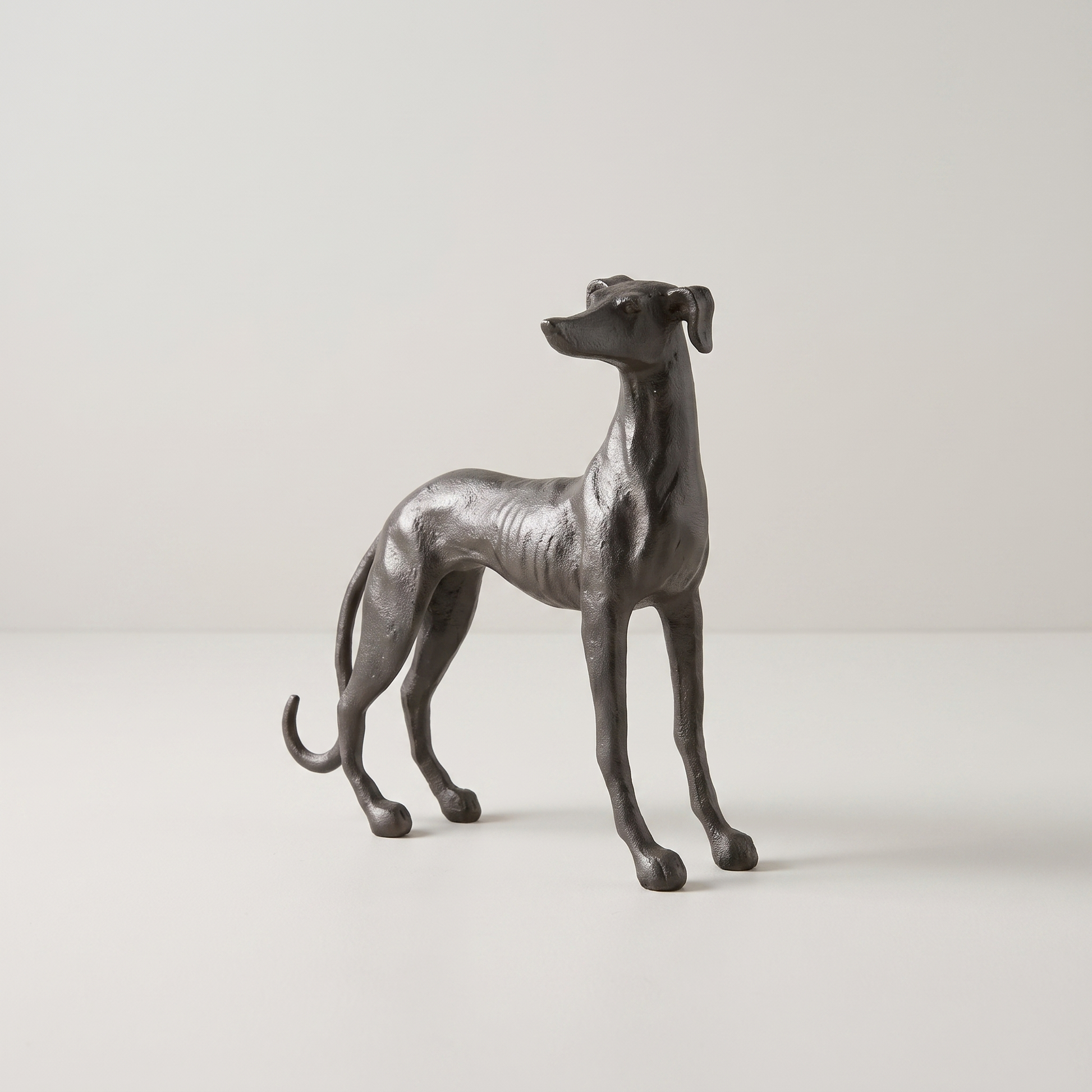 Figurka Psa Greyhounda Aluminium – Elegancka Dekoracja Wnętrz 1