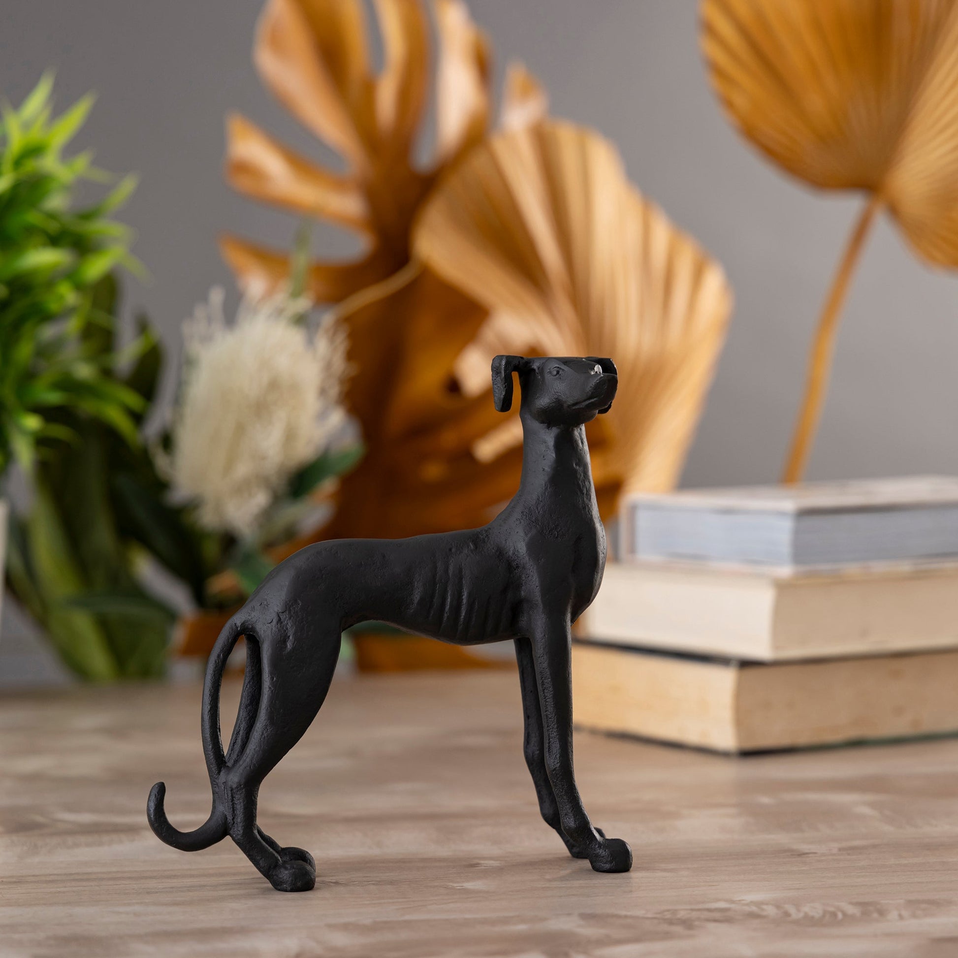 Figurka Psa Greyhounda Aluminium – Elegancka Dekoracja Wnętrz 5