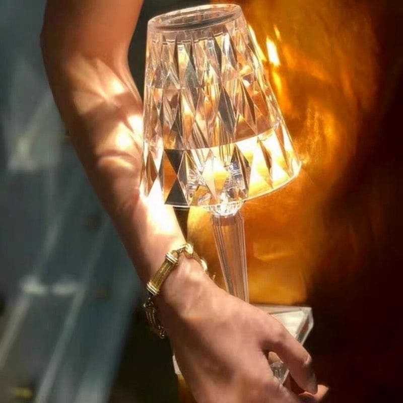GlimmerLux Kryształowa Lampa Stołowa – Eleganckie Oświetlenie z Dotykowym Ściemniaczem 1