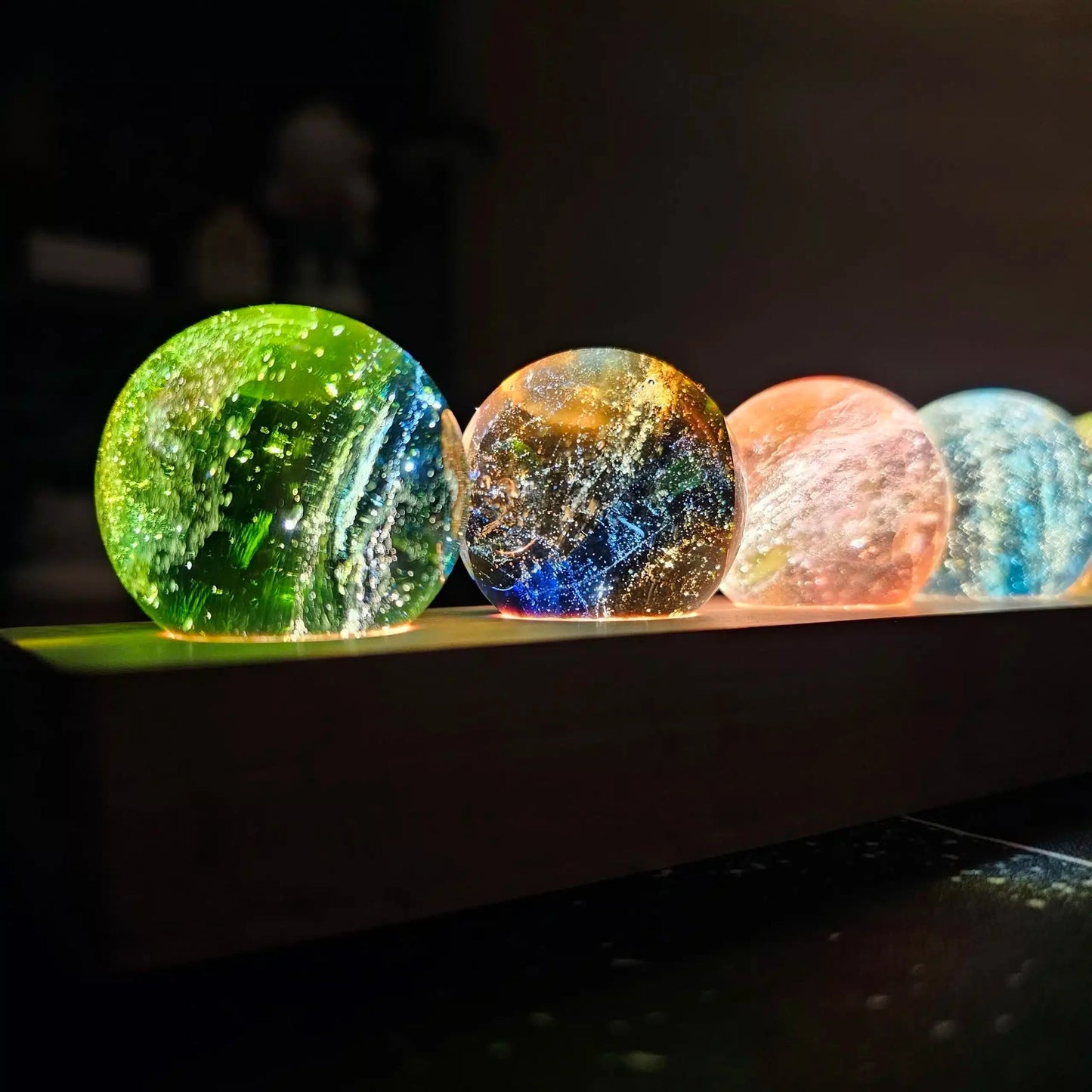 Lampa Kryształowa LumiSphere – Hipnotyzujące Efekty Świetlne 4