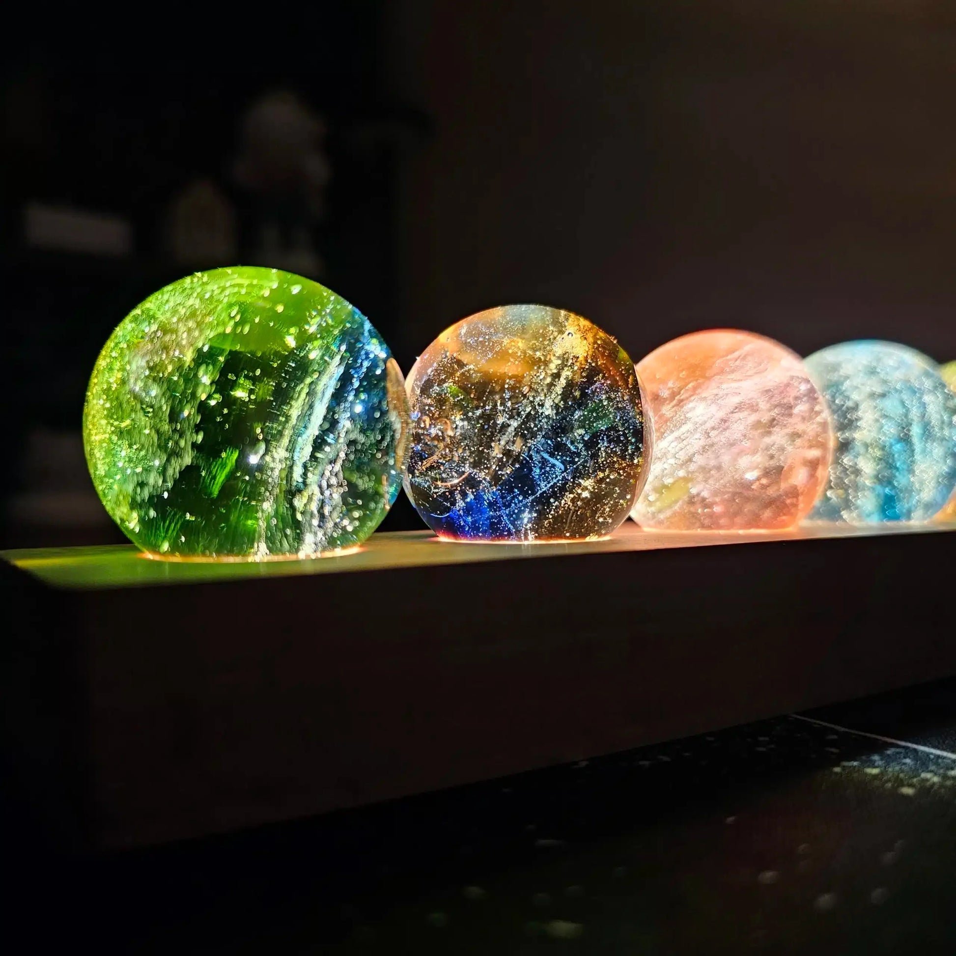 Lampa Kryształowa LumiSphere – Hipnotyzujące Efekty Świetlne 4