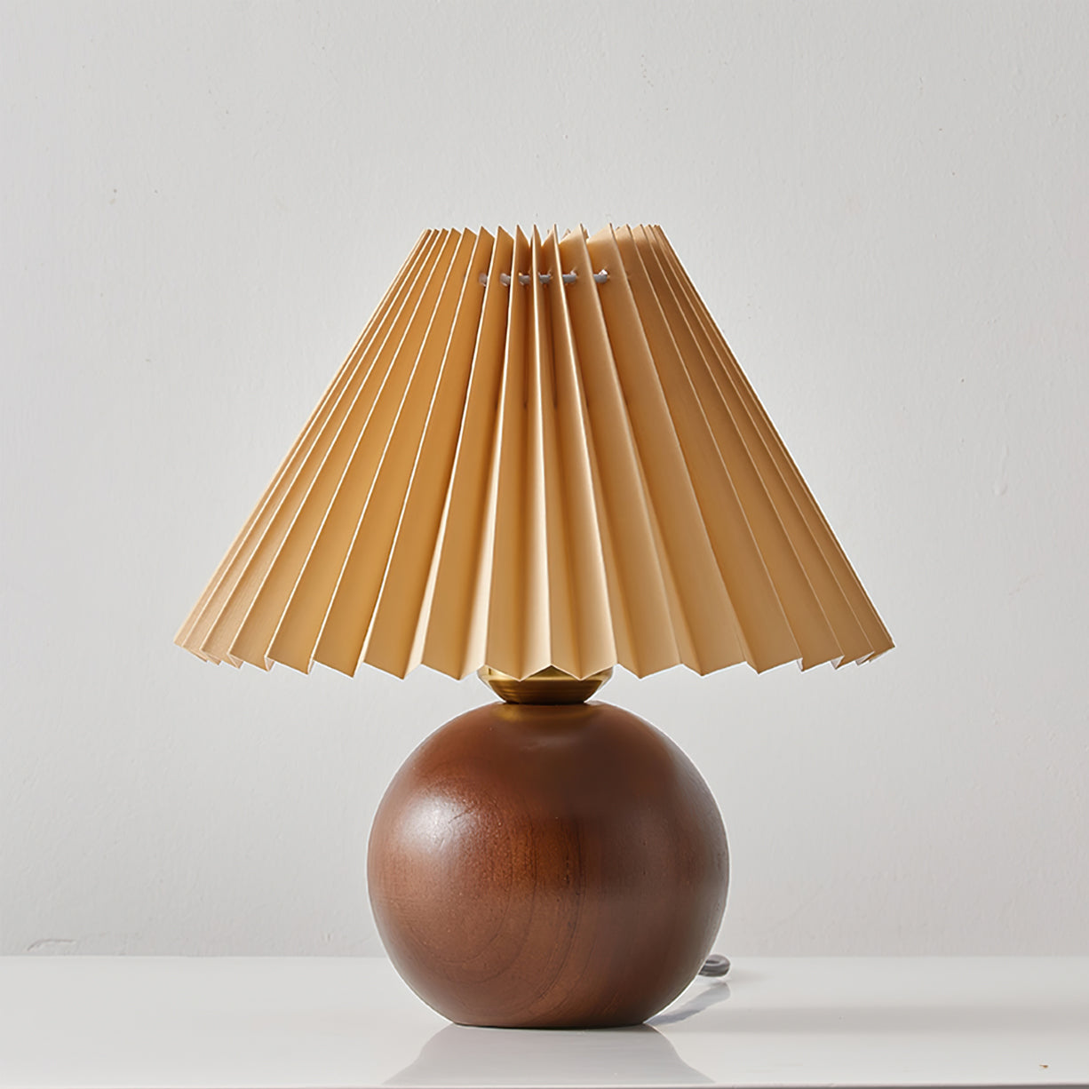 Lampa Stołowa Haddie Czarno-Dębowa – Nowoczesny Styl i Przytulne Światło 1