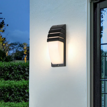Lampa Zewnętrzna Zymor z Czujnikiem – Eleganckie Oświetlenie na Tarasie i w Ogrodzie 0