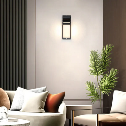 Lampa Zewnętrzna Zymor z Czujnikiem – Eleganckie Oświetlenie na Tarasie i w Ogrodzie 2